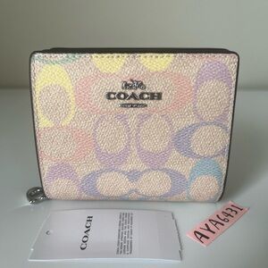 Coach Snap Wallet In Rainbow Signature🎈🎈